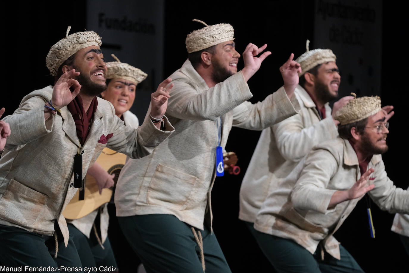 Fotos: Chirigota &#039;Çembrando coplah la comparça del pueblo&#039;