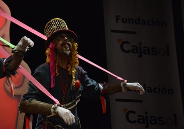 Macarena Olona elogia el pasodoble de Los esclavos sobre el aborto: «A fuego, poeta»