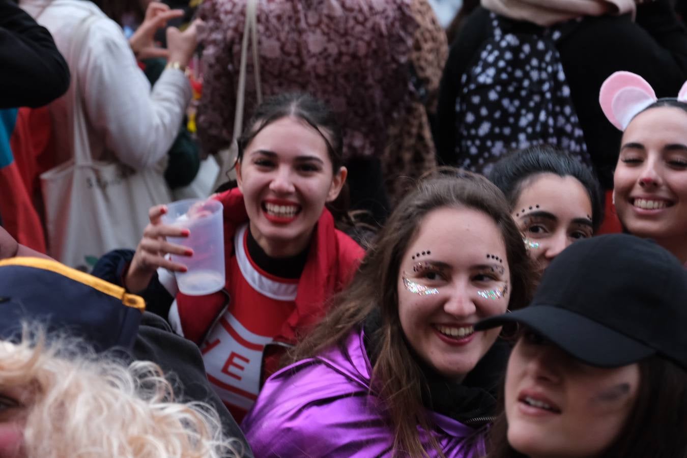 Fotos: El Carnaval más canalla ya asalta las calles de Cádiz