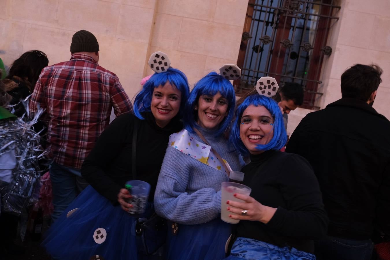 Fotos: El Carnaval más canalla ya asalta las calles de Cádiz