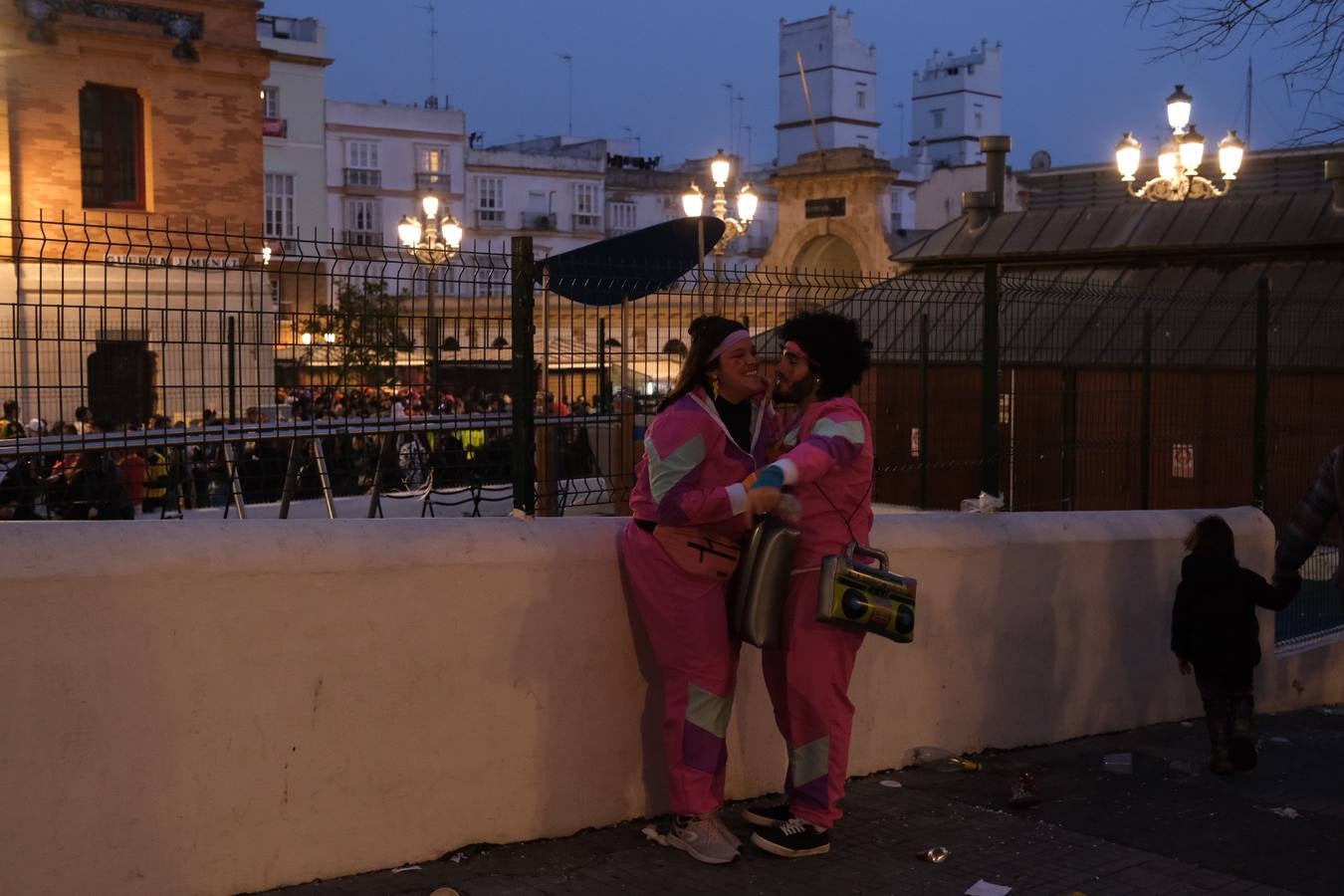 Fotos: El Carnaval más canalla ya asalta las calles de Cádiz