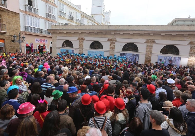 Sábado de Carnaval: Horarios y orden de actuación de la batalla de coplas y las galas con los premiados