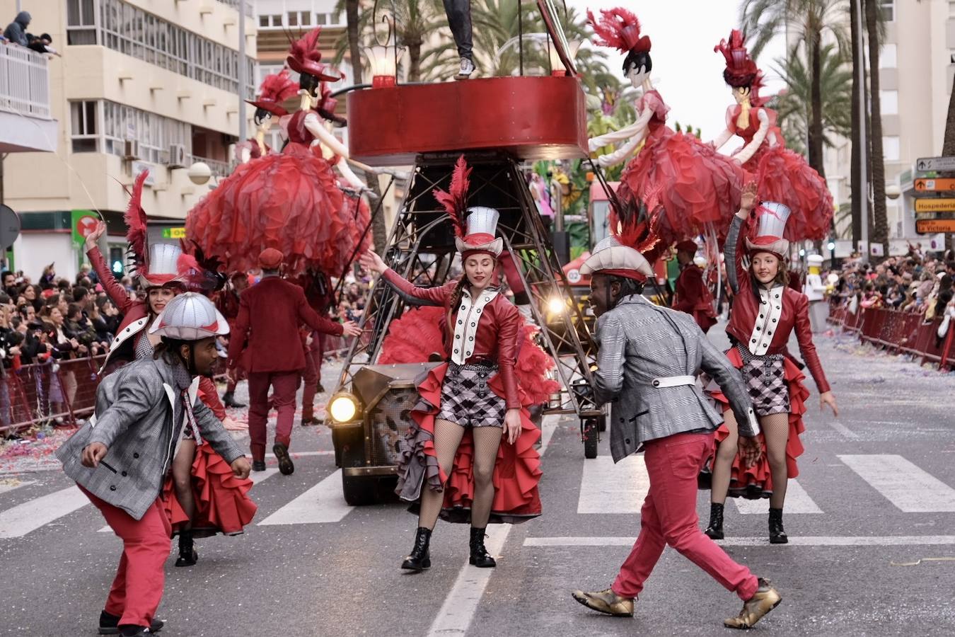 Fotos: las mejores imágenes de la Cabalgata Magna del Carnaval de Cádiz