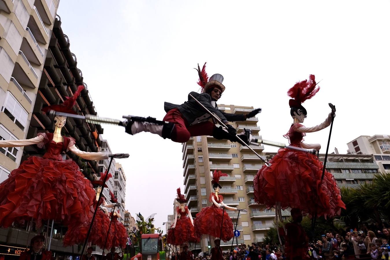 Fotos: las mejores imágenes de la Cabalgata Magna del Carnaval de Cádiz