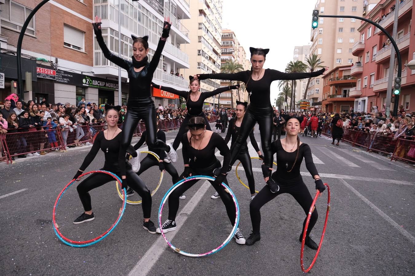 Fotos: las mejores imágenes de la Cabalgata Magna del Carnaval de Cádiz