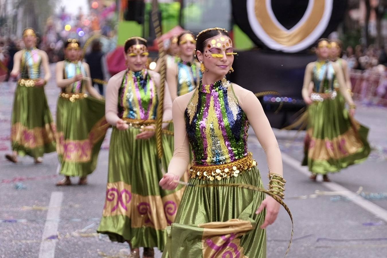 Fotos: las mejores imágenes de la Cabalgata Magna del Carnaval de Cádiz