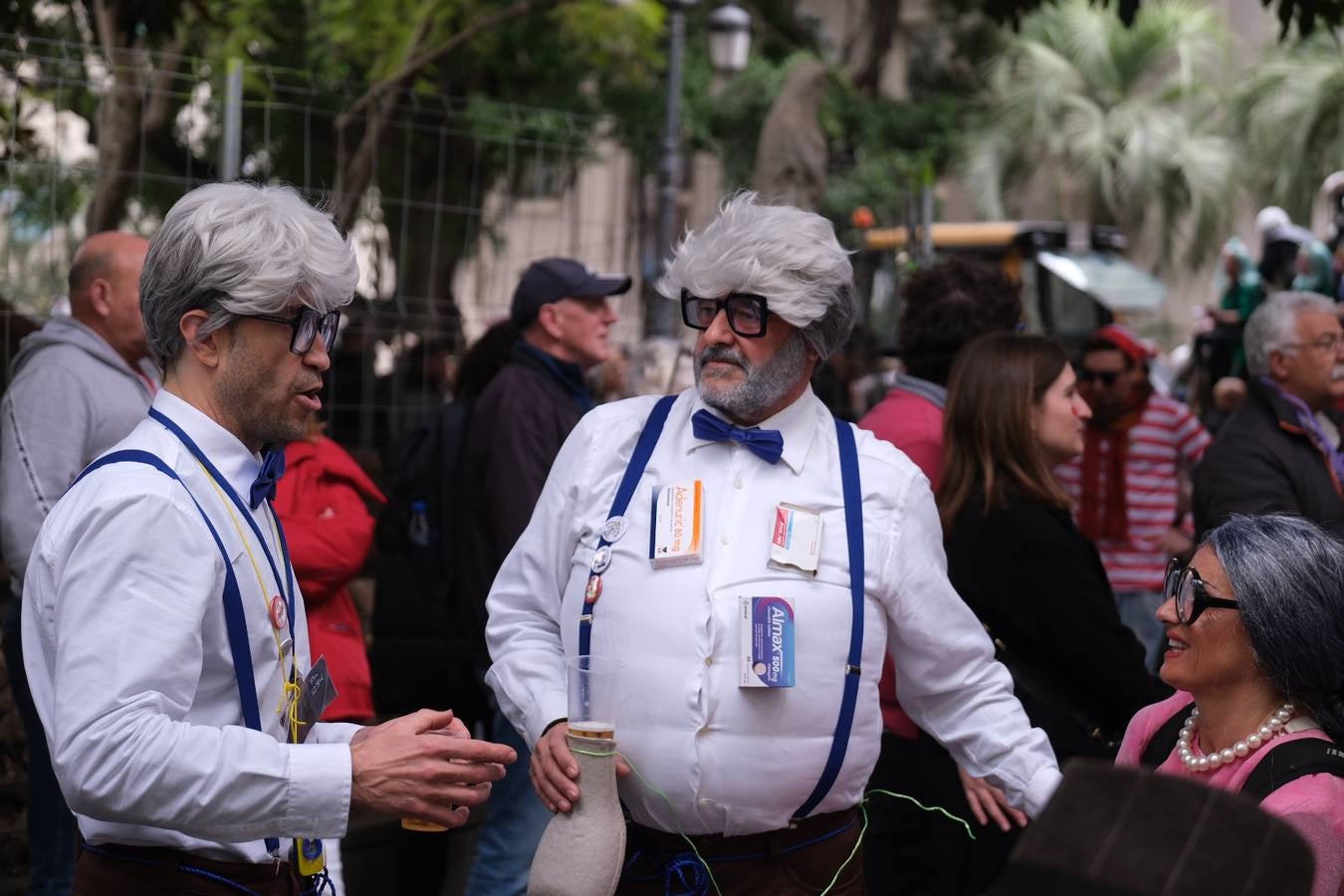 Las imágenes del Lunes más callejero y gamberro en el Carnaval de Cádiz 2023 (I)