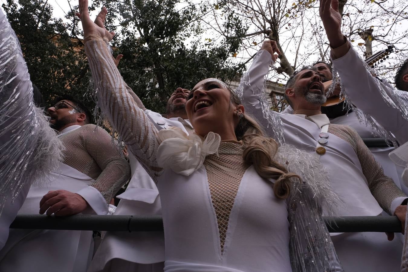 Las imágenes del Lunes más callejero y gamberro en el Carnaval de Cádiz 2023 (I)