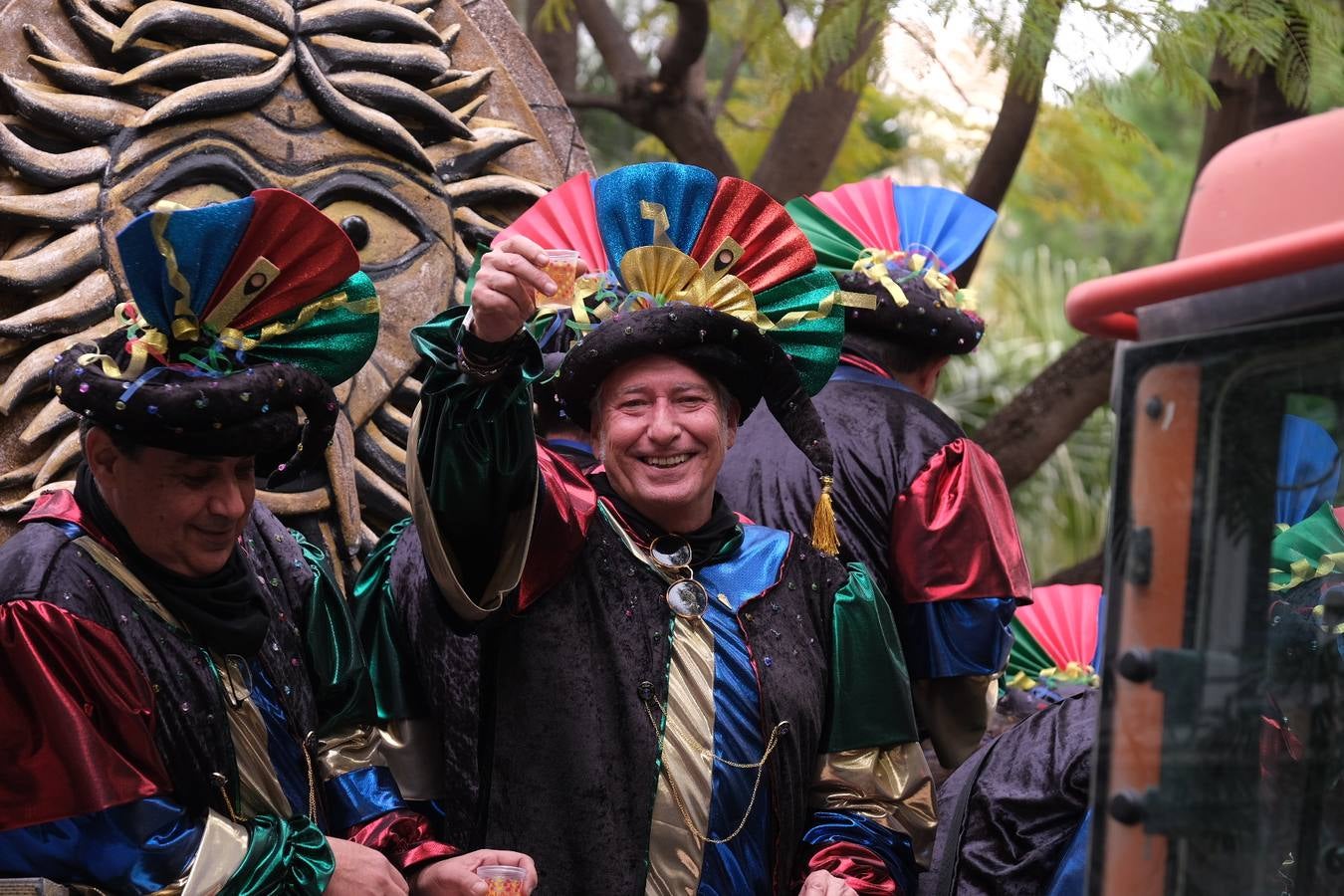 Las imágenes del Lunes más callejero y gamberro en el Carnaval de Cádiz 2023 (I)