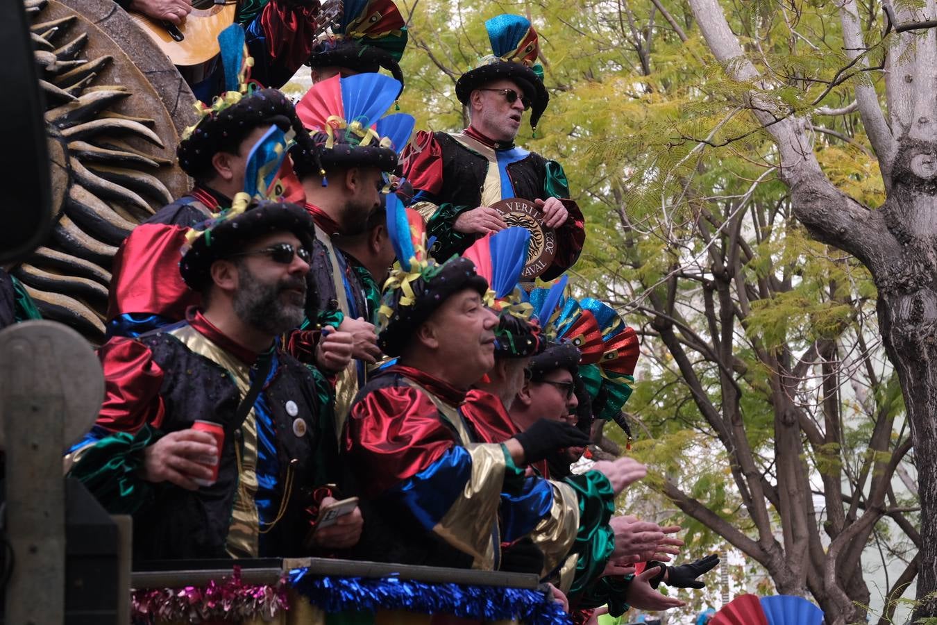 Las imágenes del Lunes más callejero y gamberro en el Carnaval de Cádiz 2023 (I)