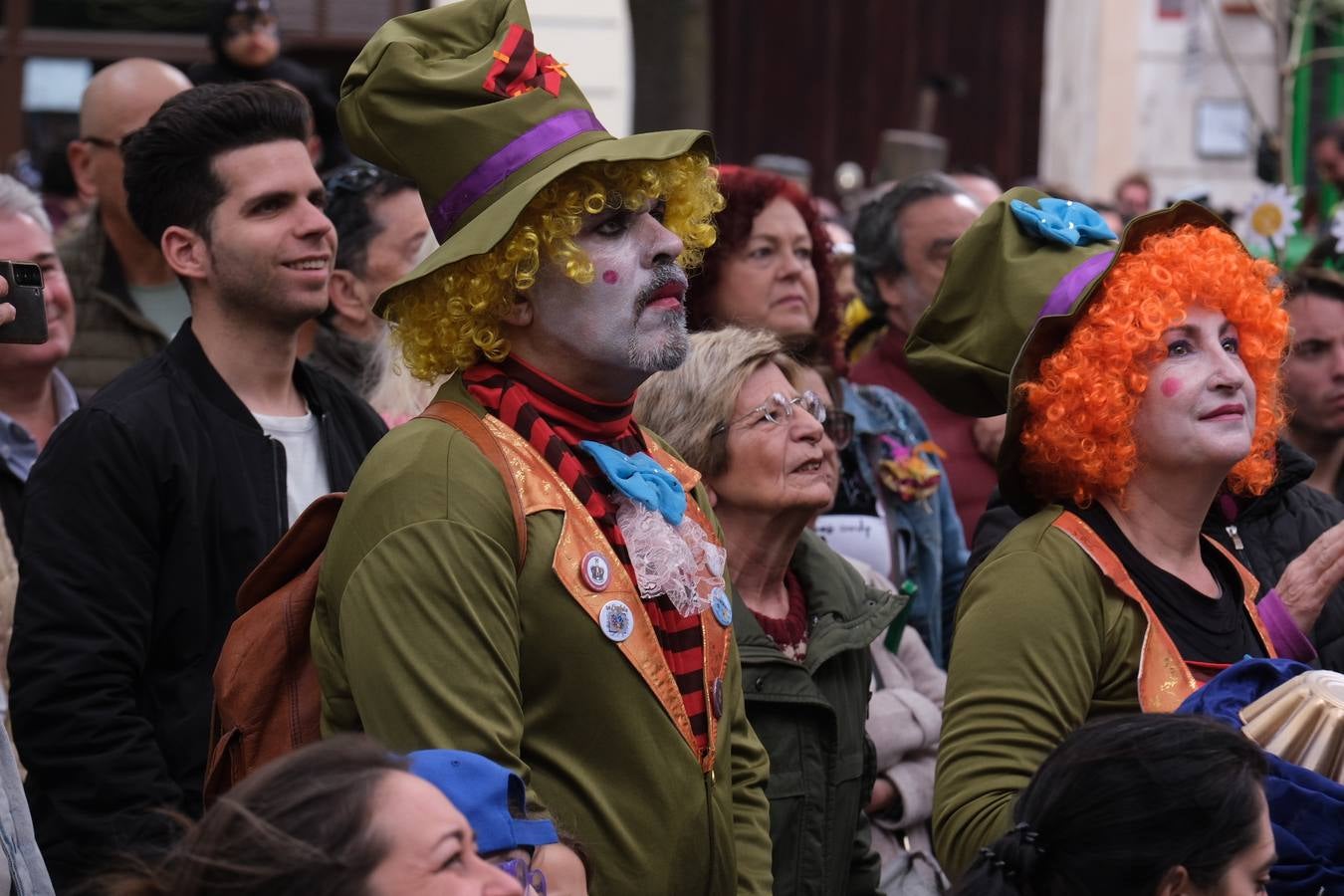 Las imágenes del Lunes más callejero y gamberro en el Carnaval de Cádiz 2023 (I)