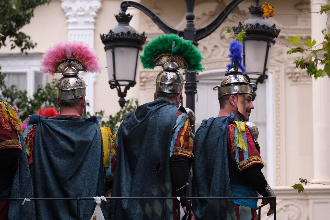 Las imágenes del Lunes más callejero y gamberro en el Carnaval de Cádiz 2023 (I)