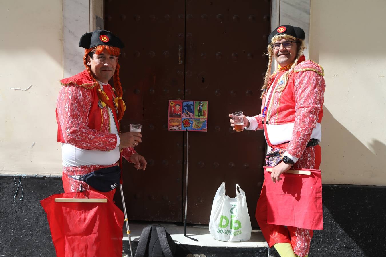 Fotos: Cádiz apura la fiesta pese a los chubascos del sábado de Carnaval