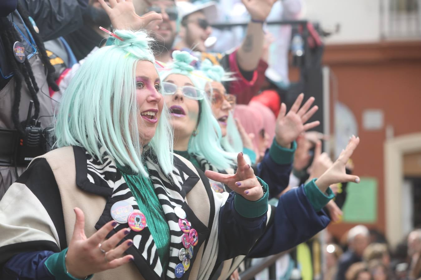 Fotos: Cádiz apura la fiesta pese a los chubascos del sábado de Carnaval