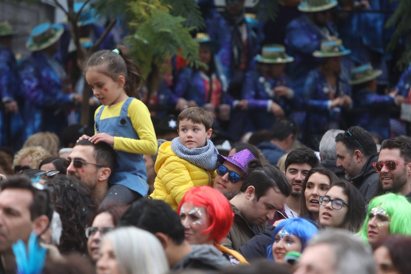 Fotos: Cádiz apura la fiesta pese a los chubascos del sábado de Carnaval