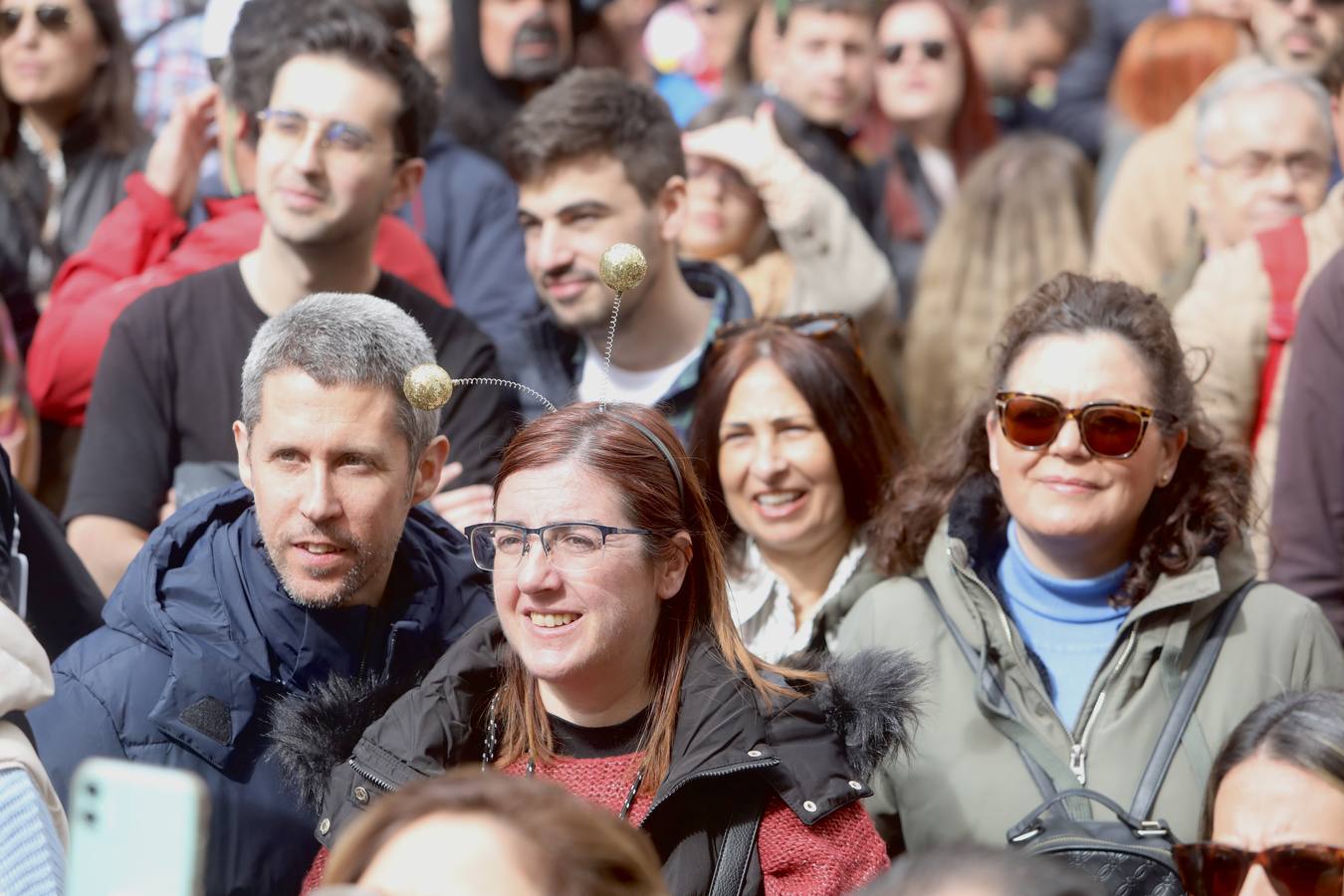 Fotos: Cádiz apura la fiesta pese a los chubascos del sábado de Carnaval