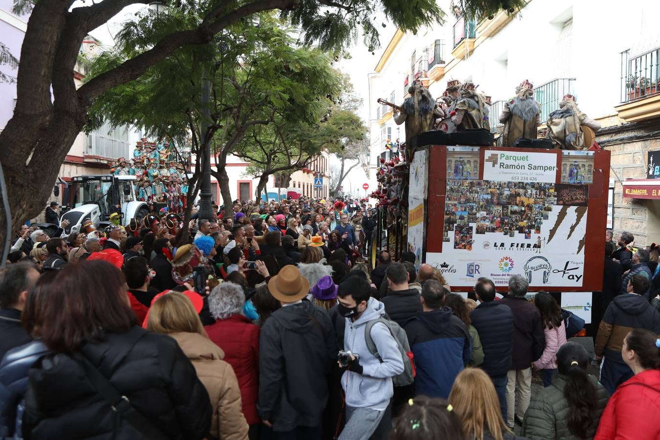 Fotos: Cádiz apura la fiesta pese a los chubascos del sábado de Carnaval