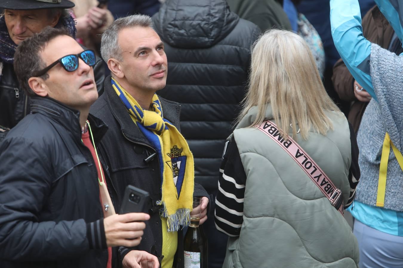 Fotos: Cádiz apura la fiesta pese a los chubascos del sábado de Carnaval