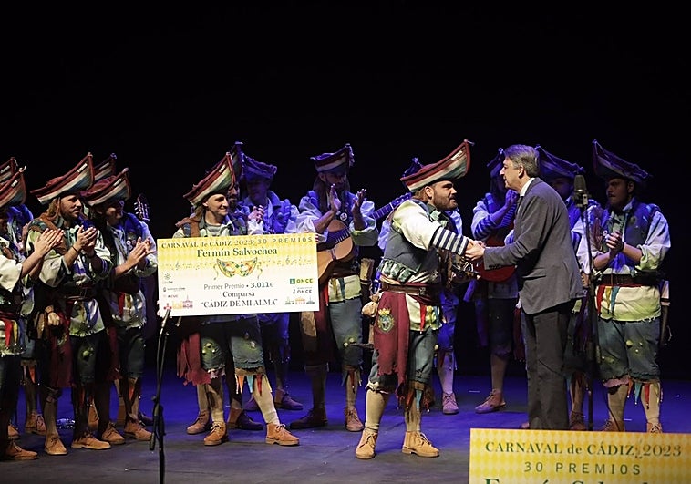 La comparsa 'Cádiz de mi alma' recibe el primer Premio Fermín Salvochea de la ONCE