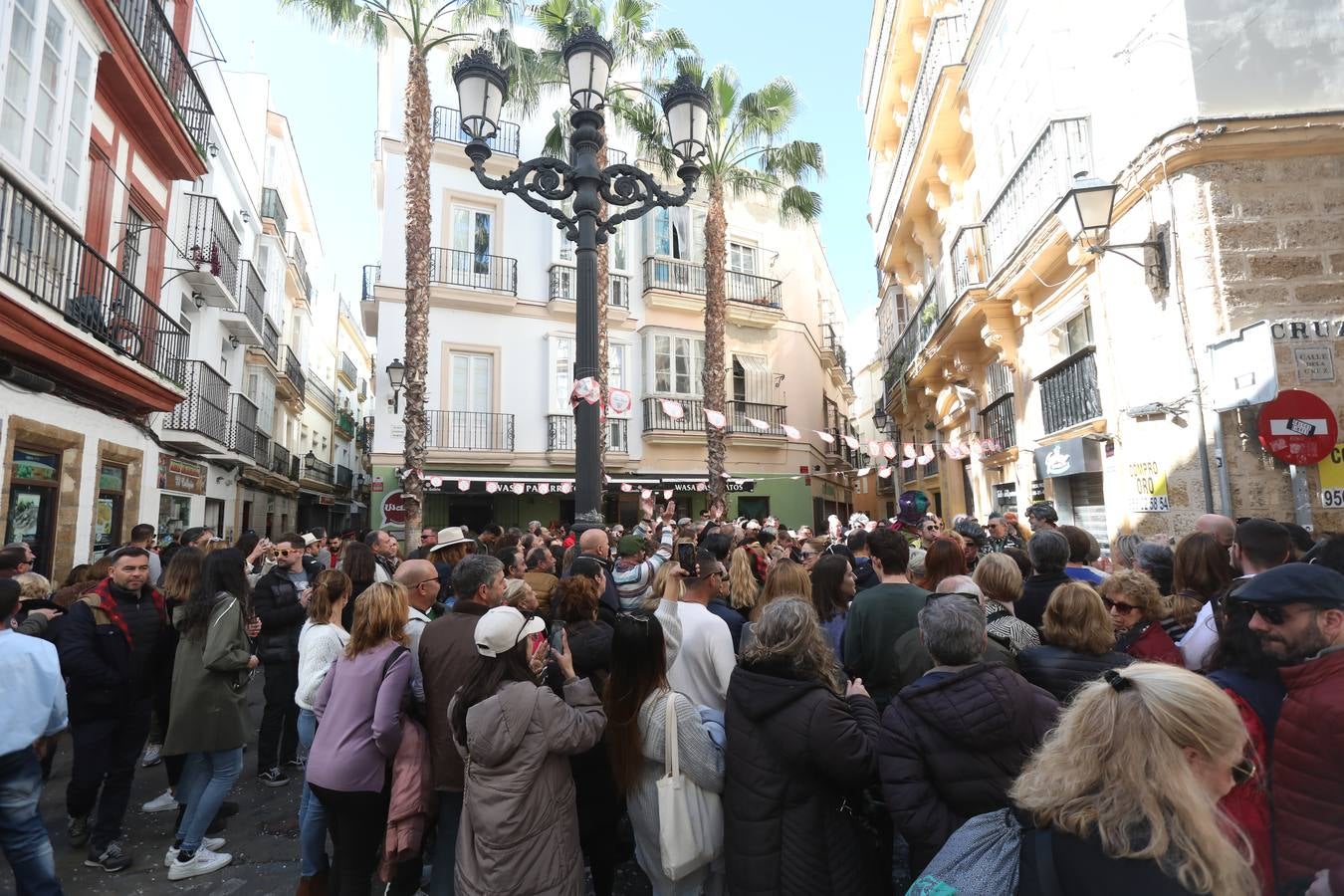 Las imágenes del Domingo de Piñata en el Carnaval de Cádiz 2023
