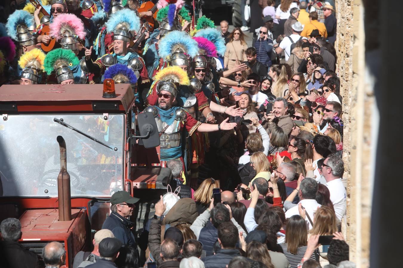 Las imágenes del Domingo de Piñata en el Carnaval de Cádiz 2023