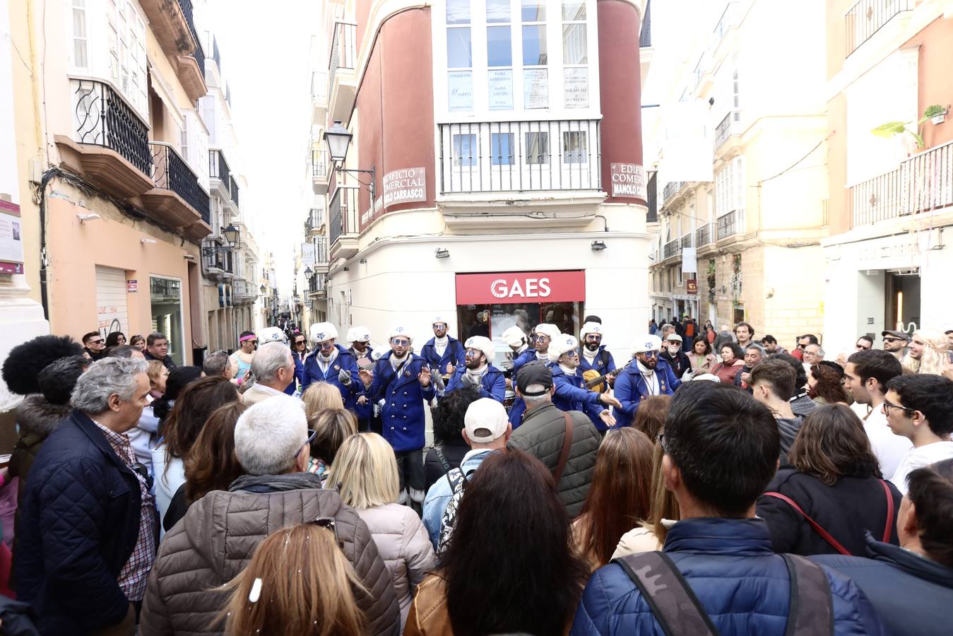 Las imágenes del Domingo de Piñata en el Carnaval de Cádiz 2023