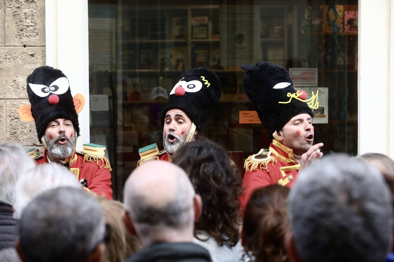 Las imágenes del Domingo de Piñata en el Carnaval de Cádiz 2023