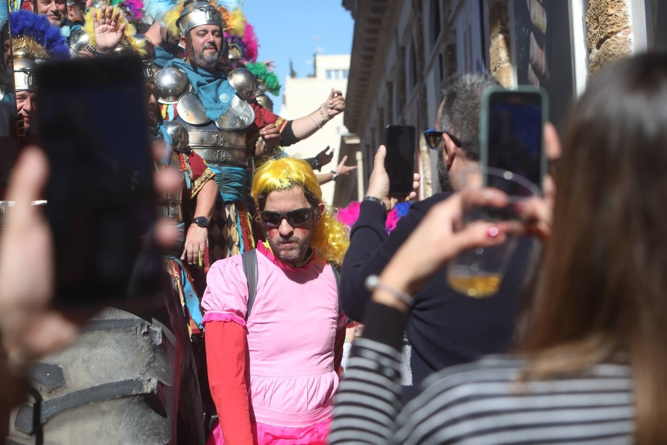 Las imágenes del Domingo de Piñata en el Carnaval de Cádiz 2023