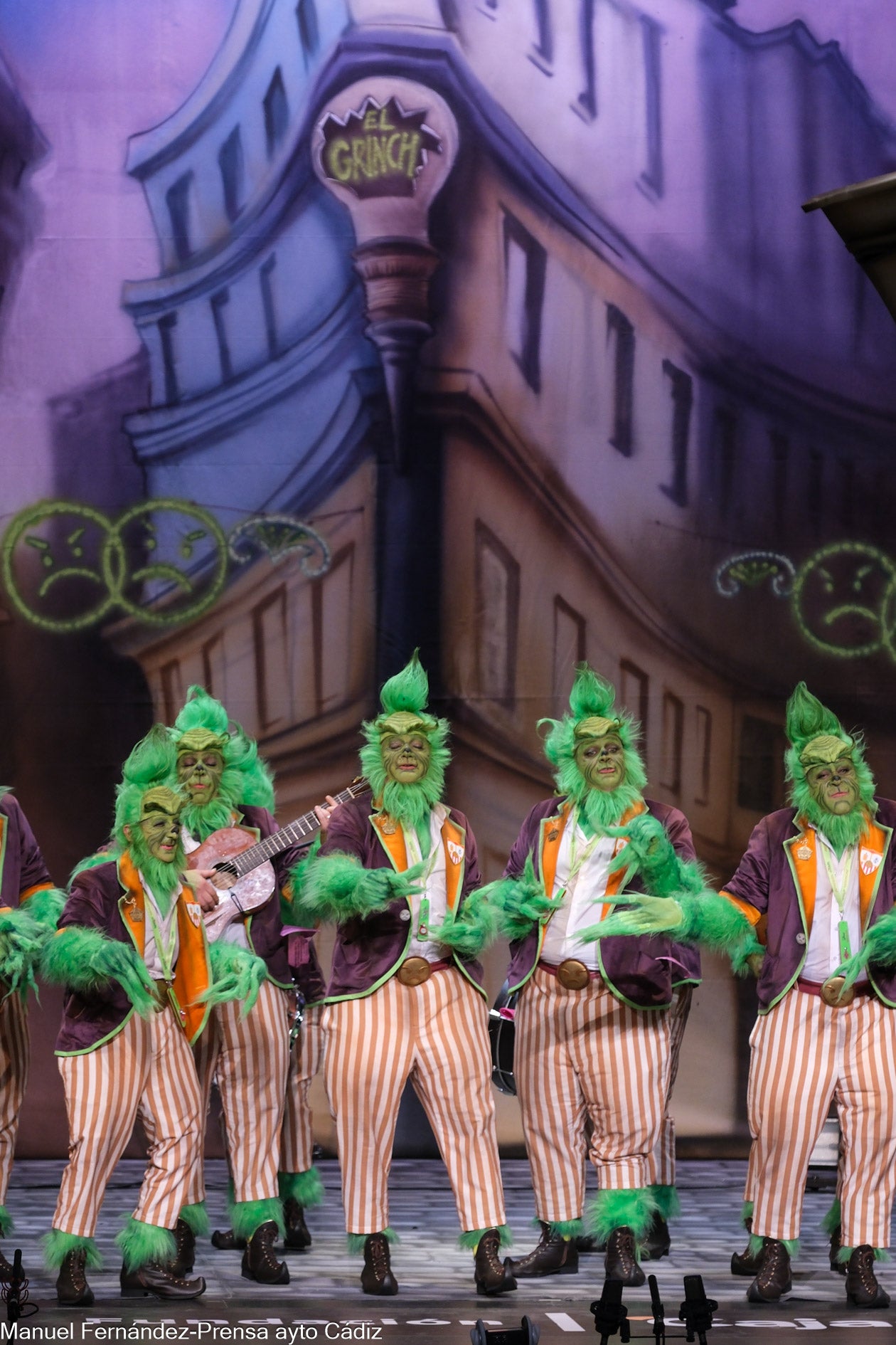 Fotos: El Sheriff presenta &#039;El Grinch de Cai&#039; en el Falla