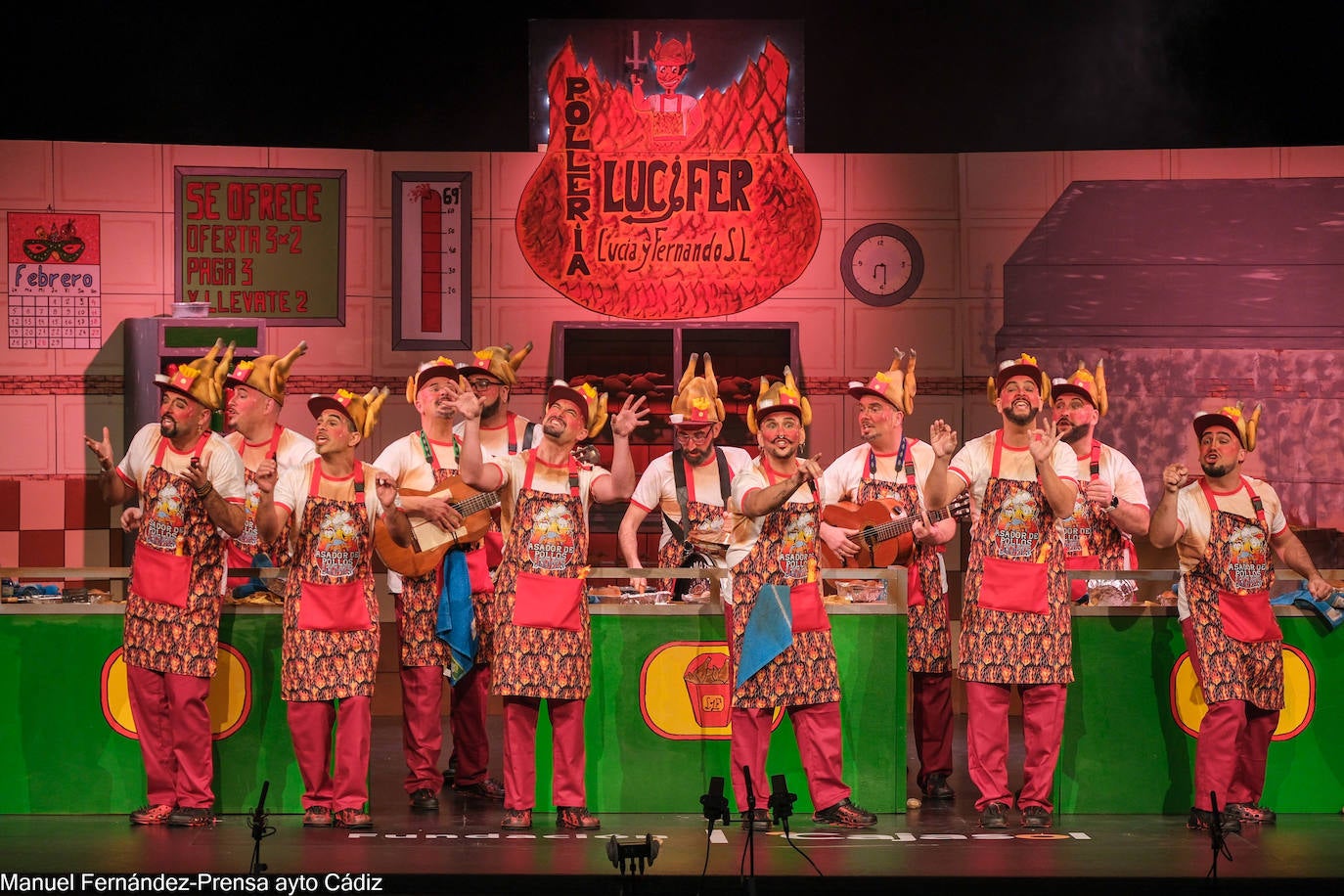 FOTOS: Chirigota &#039;No le doy más vueltas que me caliento&#039; en el COAC 2024, Carnaval de Cádiz