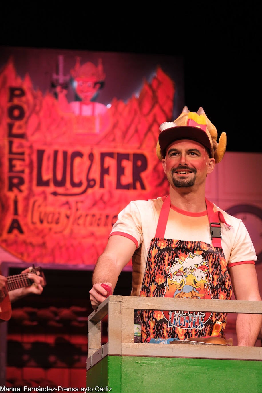 FOTOS: Chirigota &#039;No le doy más vueltas que me caliento&#039; en el COAC 2024, Carnaval de Cádiz