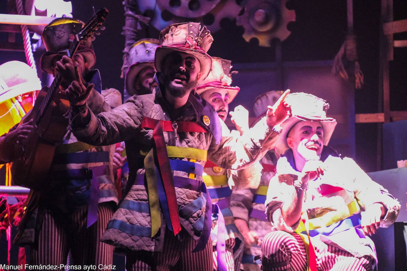 FOTOS: La comparsa &#039;Donde fuimos felices&#039; en el COAC 2024, del Carnaval de Cádiz