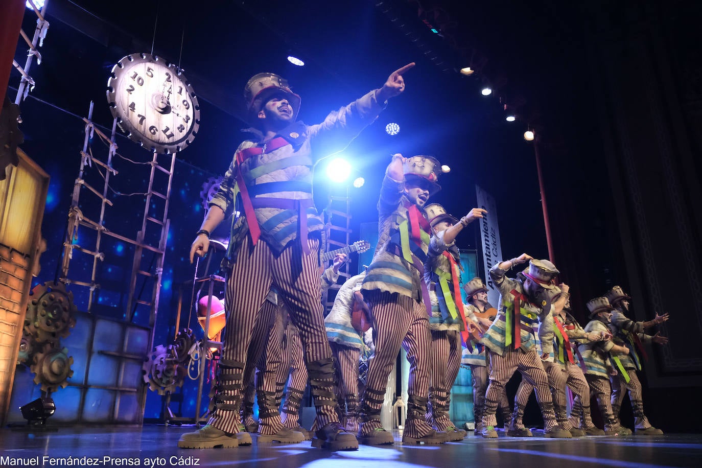 FOTOS: La comparsa &#039;Donde fuimos felices&#039; en el COAC 2024, del Carnaval de Cádiz