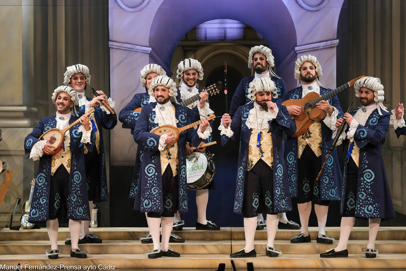 FOTOS: Chirigota &#039;La chirigota clásica&#039; de Manolín Santander y Manuel Sánchez Reyes en el COAC 2024, del Carnaval de Cádiz