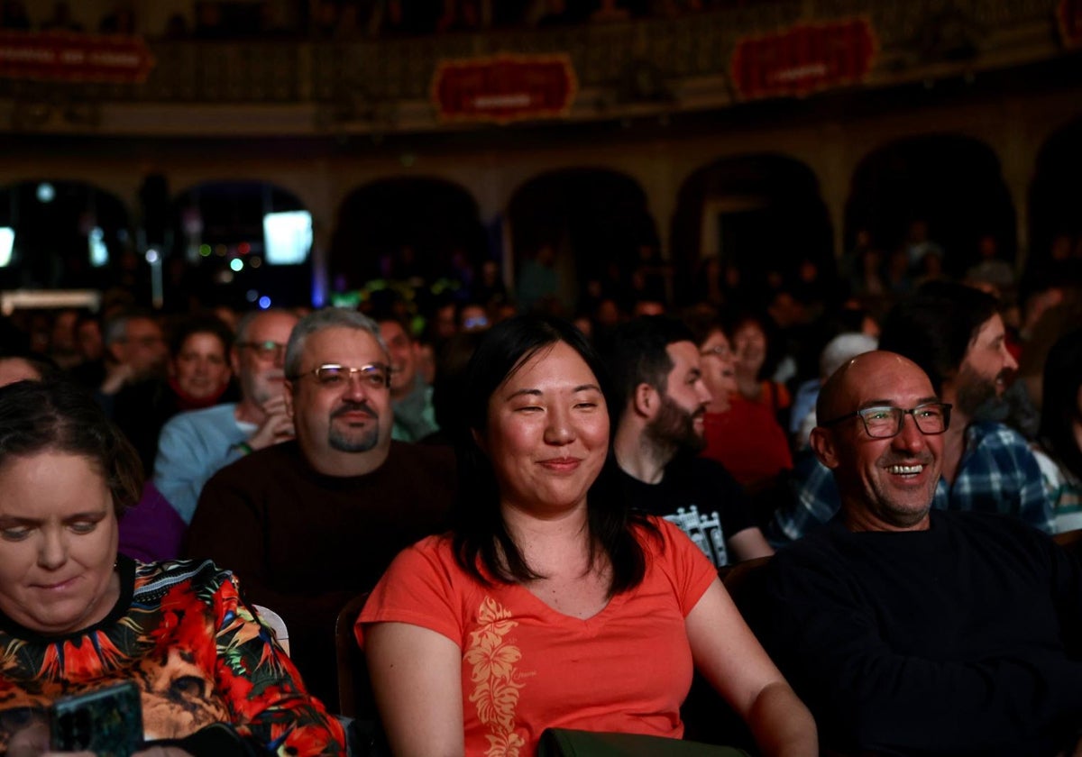 Laura Whitney se ha aficionado al Carnaval en Cádiz