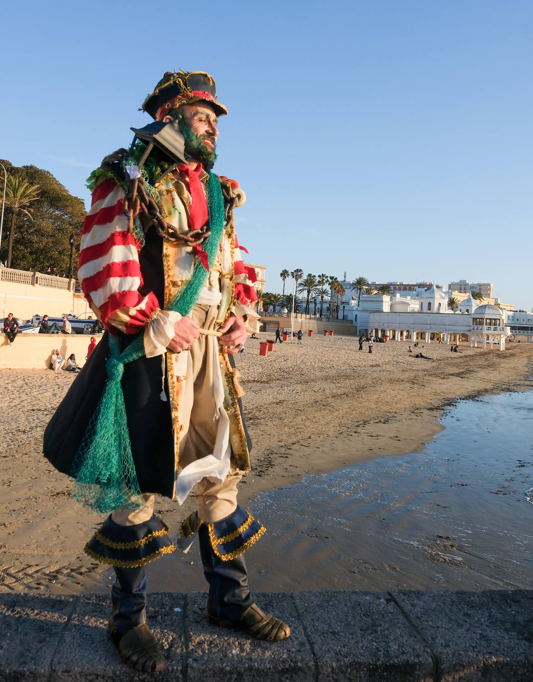 Fotos: &#039;Los iluminados&#039; se embriagan de luz en La Caleta antes de marchar al Falla