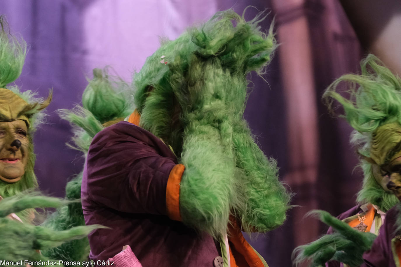 Fotos: la emoción del Sheriff después de que la chirigota le dedique un pasodoble