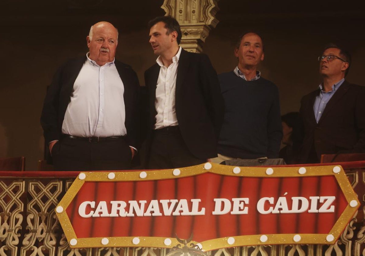 Jesús Aguirre, con el alcalde de Cádiz, Bruno García.