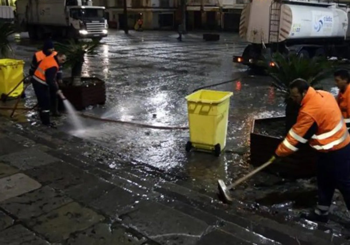 Dispositivo especial de limpieza durante el Carnaval de Cádiz