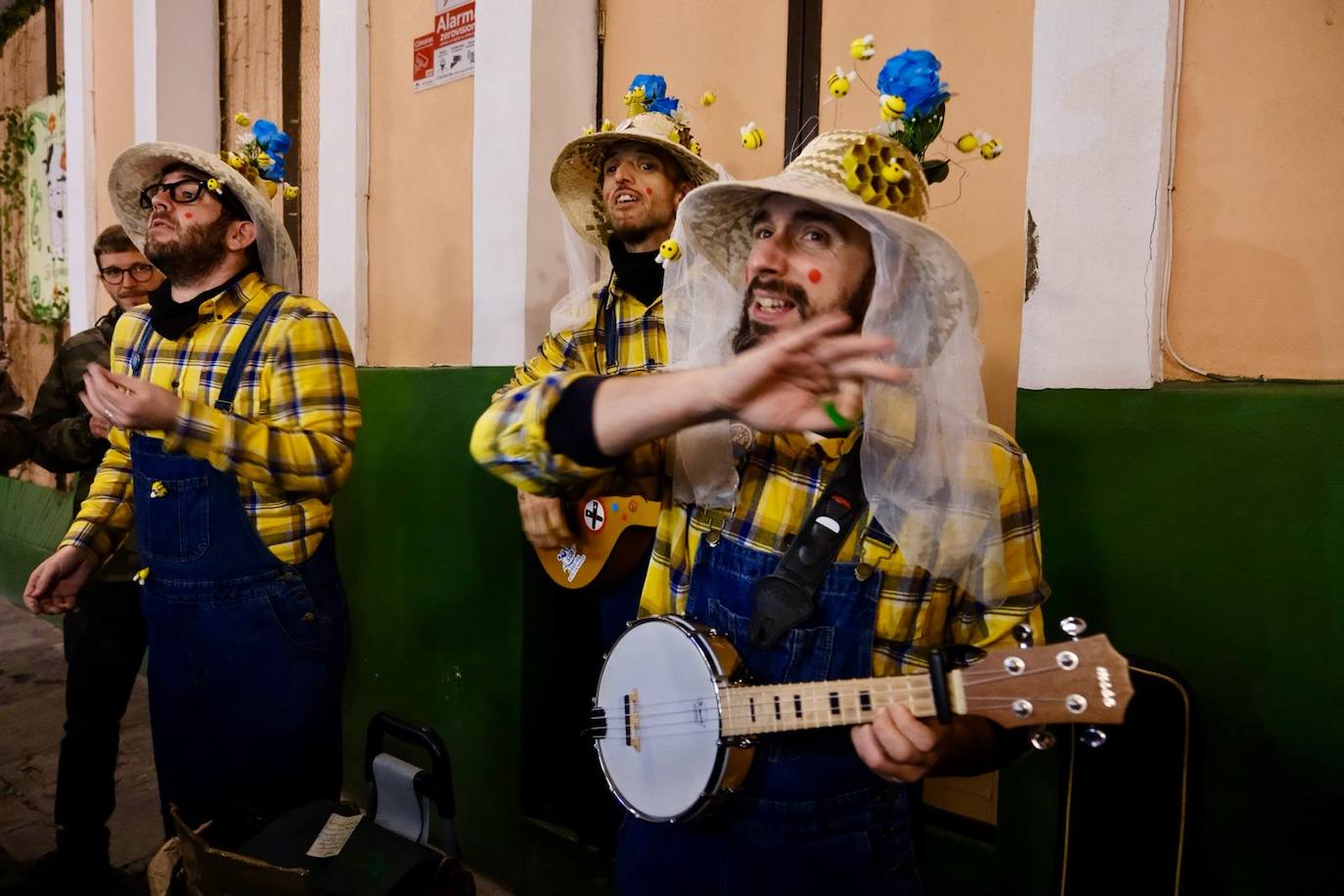 Imágenes del jueves de Carnaval: Tablaos, Aguja de Oro, Javi Medina y Riki Rivera