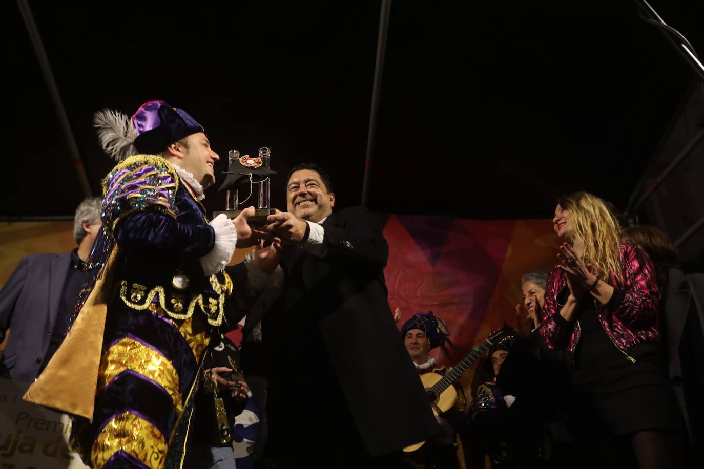 Imágenes del jueves de Carnaval: Tablaos, Aguja de Oro, Javi Medina y Riki Rivera