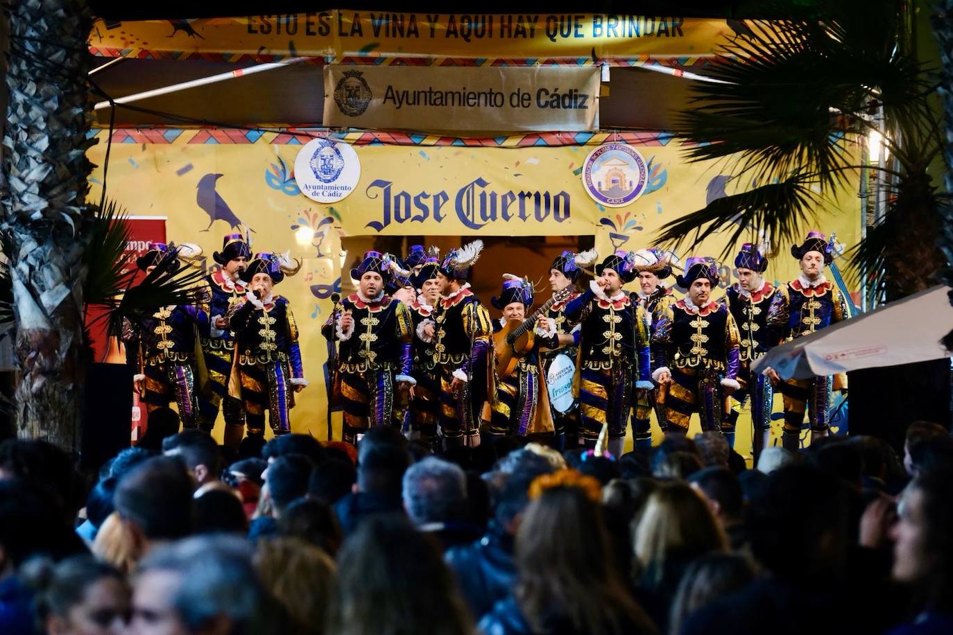 Imágenes del jueves de Carnaval: Tablaos, Aguja de Oro, Javi Medina y Riki Rivera