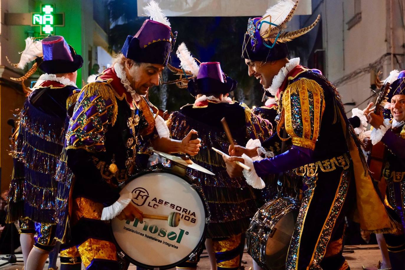 Imágenes del jueves de Carnaval: Tablaos, Aguja de Oro, Javi Medina y Riki Rivera