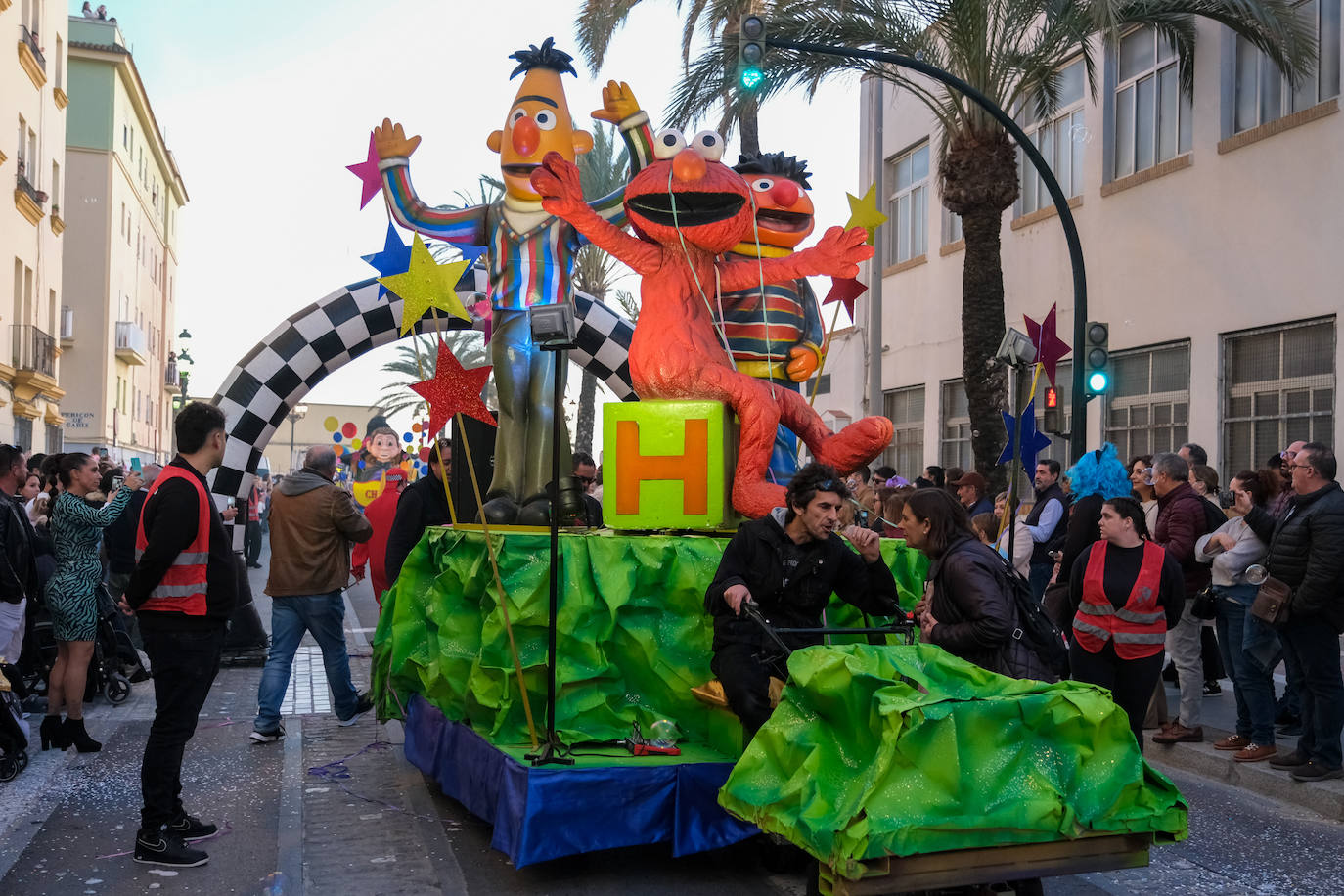 Fotos: La Cabalgata del Humor y El Arrebato cierran el sábado de carnaval