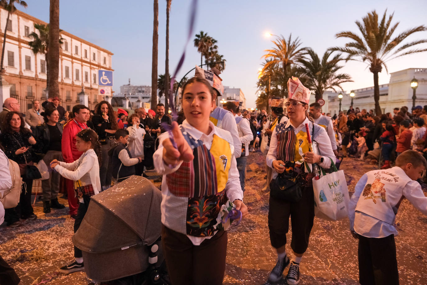 Fotos: La Cabalgata del Humor y El Arrebato cierran el sábado de carnaval