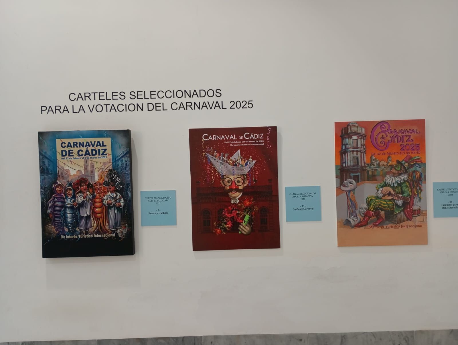 Fotos: la exposición con todos los carteles de Carnaval de Cádiz