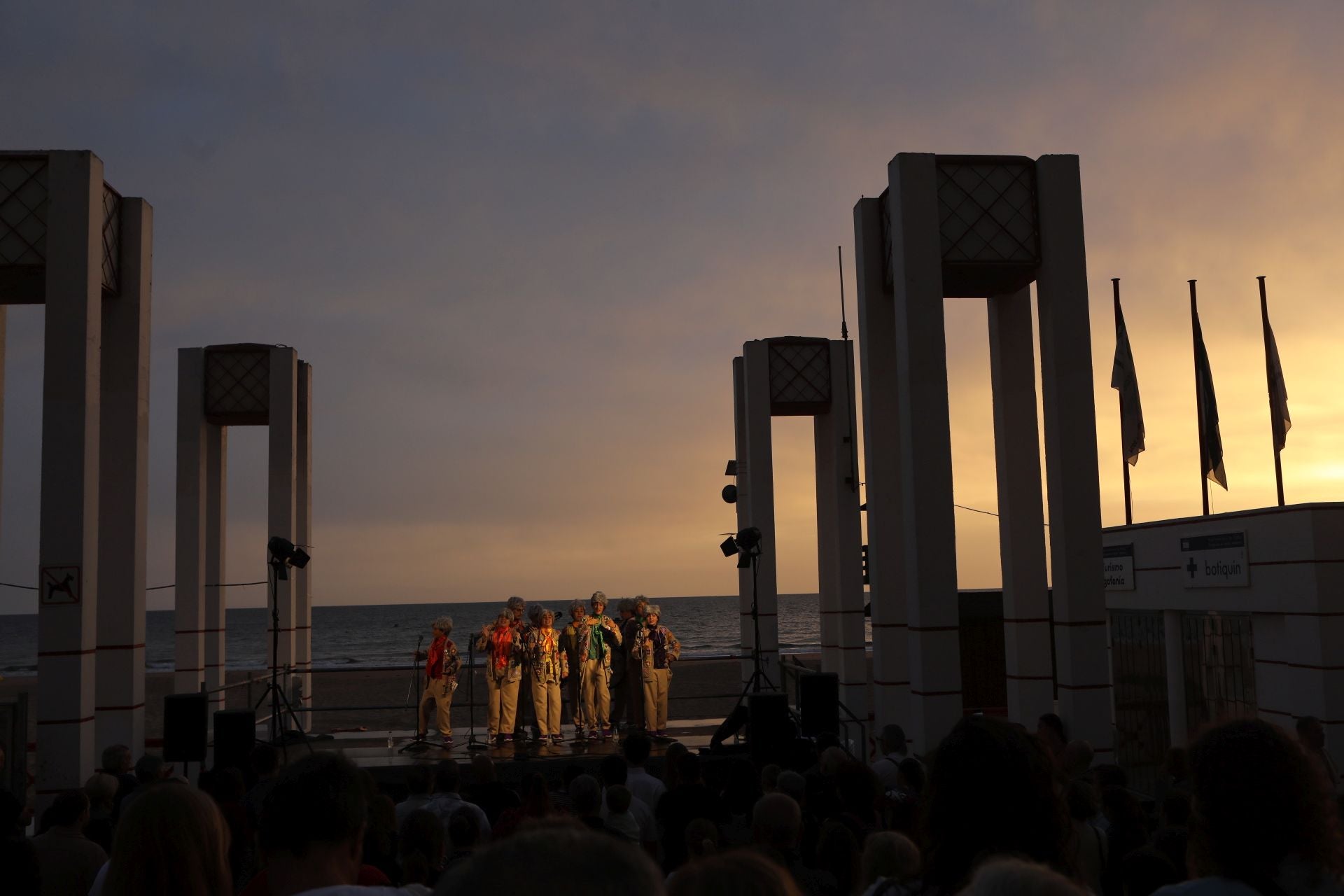 Las mejores fotos del Carnaval de verano en el Paseo Marítimo de Cádiz