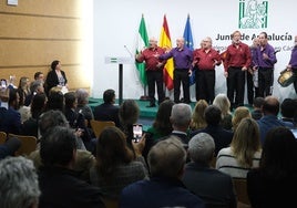 La comparsa de Los Majaras de El Puerto canta 'Un 4 de diciembre' el Día de la Bandera de Andalucía