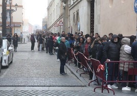 La venta de entradas para las preliminares del COAC 2025 del Carnaval de Cádiz trae mucha cola: agotadas ya todas las sesiones