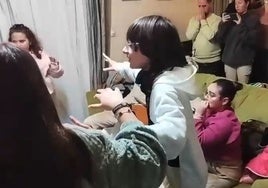 La inmensa alegría de un cuarteto infantil: así celebra la cantera los pases a la gran final del COAC en el Falla